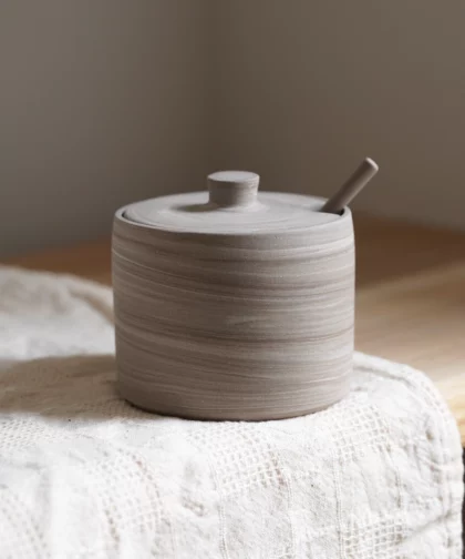 Pot à sucre ou sel en terre mêlée