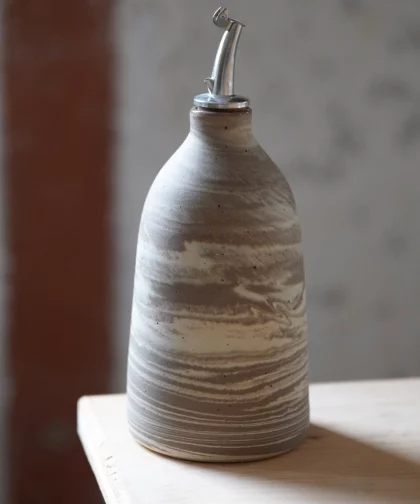 Petit huilier en terre mêlée